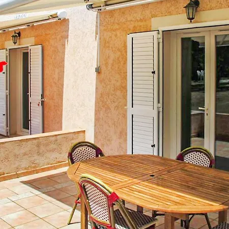 Апартаменты Awesome In W/ Outdoor Swimming Pool, Wifi And 1 Bedrooms
